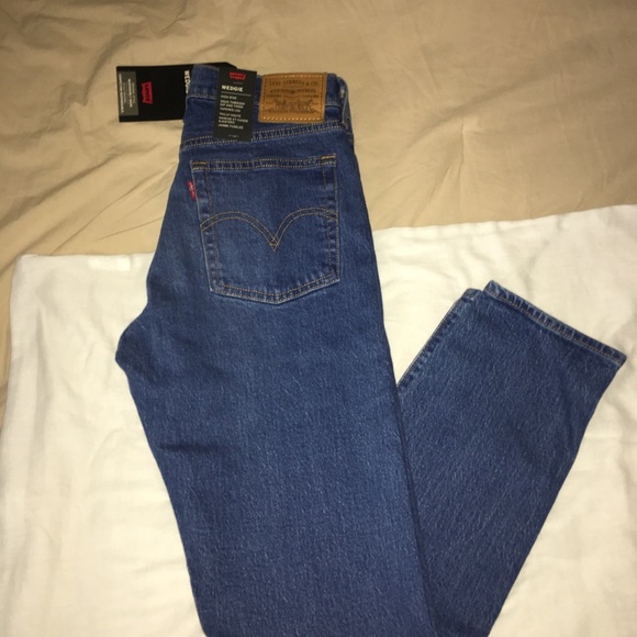 LEVIS WEDGIE STRAIGHT JEANS - Picture 2 of 2